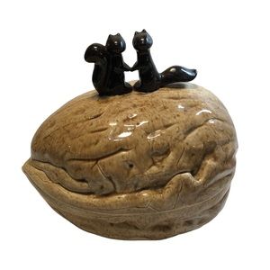 Vintage Nut dish with 2 crackers & 2 picks Squirrels